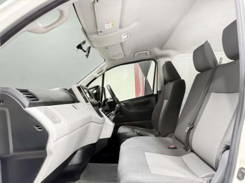 2020-toyota-hiace-2-8-eco-1t0042-slide-thumbnail-5