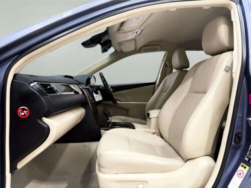 2015-toyota-camry-2-5-hybrid-premium-1p2769v-slide-thumbnail-5