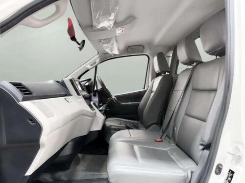 2019-toyota-hiace-2-8-eco-1p2744-slide-thumbnail-5