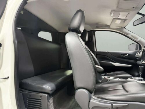 2020-nissan-np300-navara-2-5-calibre-v-king-cab-1c0078-slide-thumbnail-6