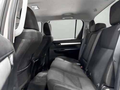 2018-toyota-hilux-revo-2-4-e-prerunner-1p2762-slide-thumbnail-6