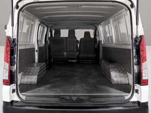 2020-toyota-hiace-2-8-eco-1t0042-slide-thumbnail-7
