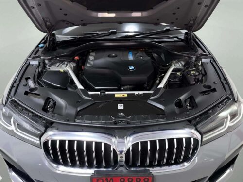 2022-bmw-530e-2-0-m-sport-1p2780-slide-thumbnail-8