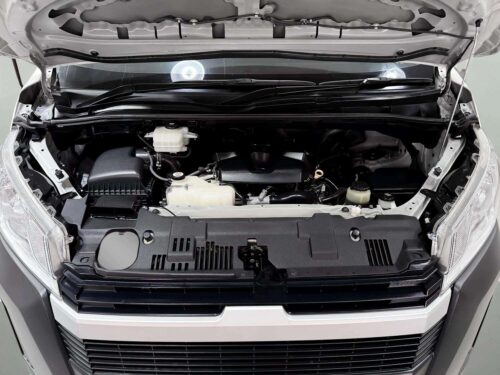 2019-toyota-hiace-2-8-eco-1p2744-slide-thumbnail-8