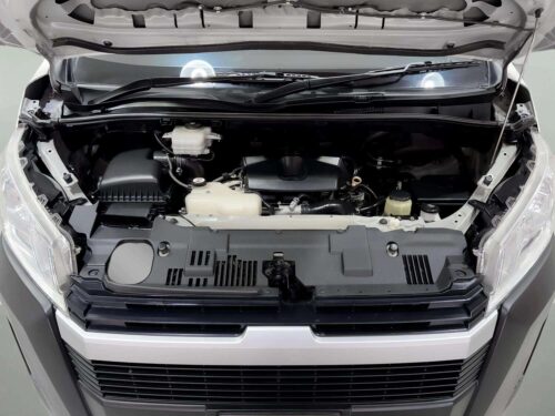2020-toyota-hiace-2-8-eco-1t0042-slide-thumbnail-8