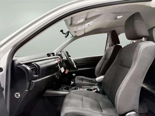 2018-toyota-hilux-revo-2-4-j-plus-smart-cab-1p2815-slide-thumbnail-4
