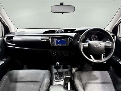 2019-toyota-hilux-revo-2-4-j-plus-double-cab-1p2805-slide-thumbnail-4