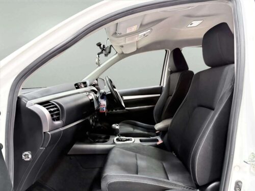 2020-toyota-hilux-revo-2-4-z-edition-mid-double-cab-1p2803-slide-thumbnail-5