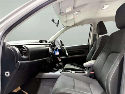 2019-toyota-hilux-revo-2-4-j-plus-double-cab-1p2805-slide-thumbnail-5