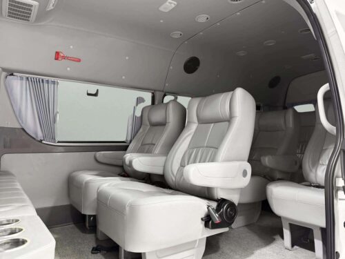 2019-toyota-commuter-3-0-d4d-1p2806-slide-thumbnail-6