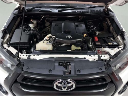 2020-toyota-hilux-revo-2-4-z-edition-mid-double-cab-1p2803-slide-thumbnail-8