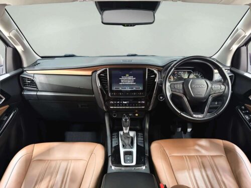 2021-isuzu-mu-x-3-0-ultimate-1p2799-slide-thumbnail-4