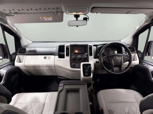 2021-toyota-commuter-2-8-1p2860-slide-thumbnail-4
