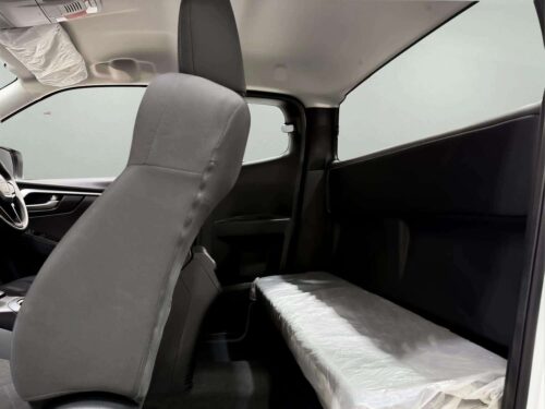 2025-isuzu-d-max-2-2-l-space-cab-1n0121-slide-thumbnail-6