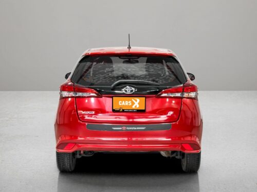 2017-toyota-yaris-1-2-e-1s1395v-slide-thumbnail-2