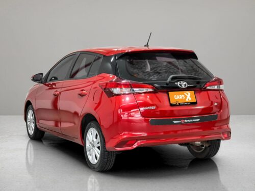 2017-toyota-yaris-1-2-e-1s1395v-slide-thumbnail-3