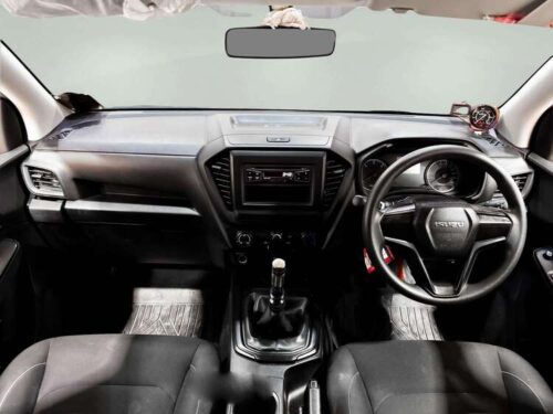 2022-isuzu-d-max-1-9-s-space-cab-1s1398v-slide-thumbnail-4