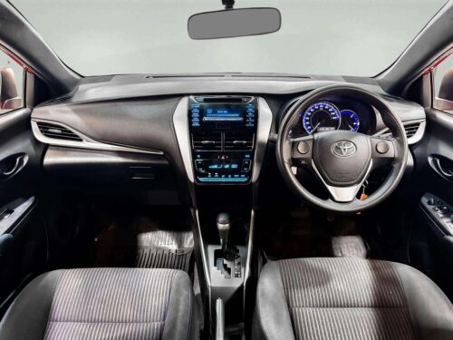 2017-toyota-yaris-1-2-e-1s1395v-slide-thumbnail-4