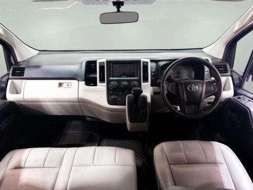 2020-toyota-commuter-2-8-1p2894-slide-thumbnail-4