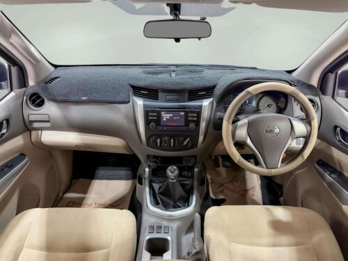 2019-nissan-np300-navara-2-5-e-king-cab-1n0143v-slide-thumbnail-4