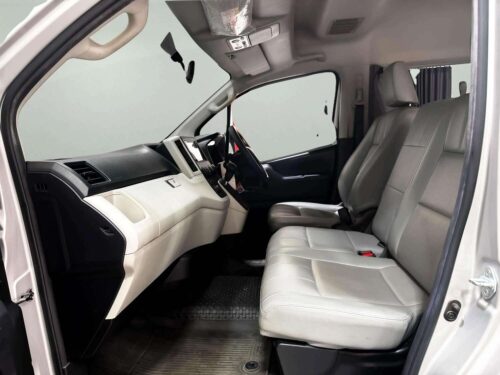 2020-toyota-commuter-2-8-1p2894-slide-thumbnail-5