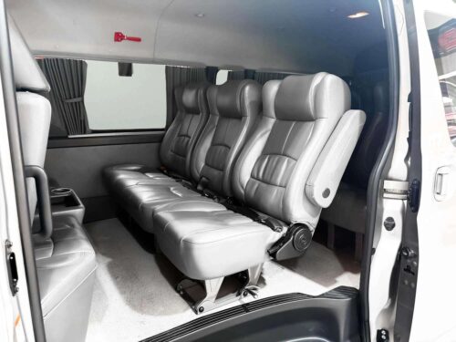 2020-toyota-commuter-2-8-1p2890-slide-thumbnail-6