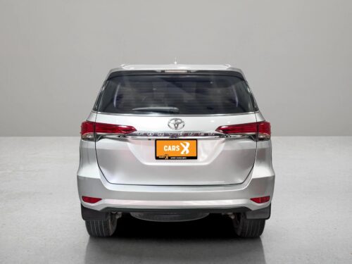 2017-toyota-fortuner-2-4-v-1d0121-slide-thumbnail-2
