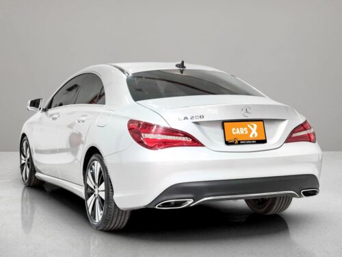 2017-mercedes-benz-cla200-1-6-urban-1p2923v-slide-thumbnail-3