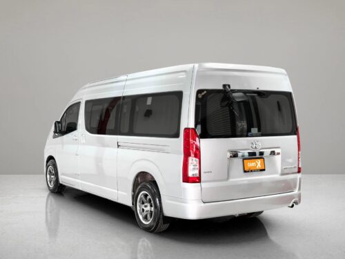 2020-toyota-commuter-2-8-1p2889-slide-thumbnail-3