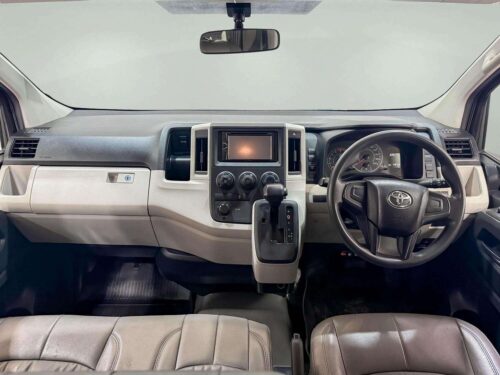2020-toyota-commuter-2-8-1p2889-slide-thumbnail-4
