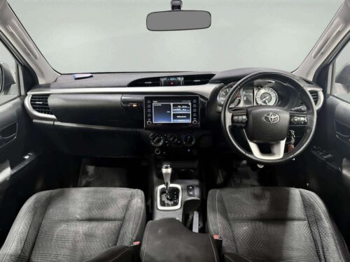 2021-toyota-hilux-revo-2-4-prerunner-mid-smart-cab-1a0104-slide-thumbnail-4