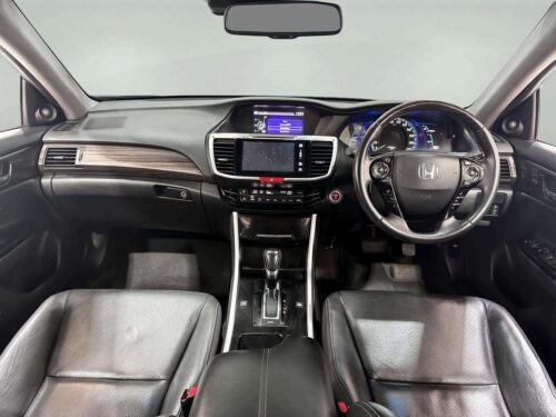 2018-honda-accord-2-0-hybrid-tech-1s1404-slide-thumbnail-4