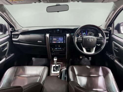 2017-toyota-fortuner-2-4-v-1d0121-slide-thumbnail-4