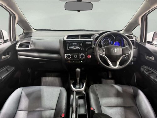 2020-honda-jazz-1-5-v-1s1444v-slide-thumbnail-4