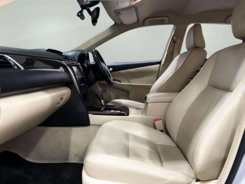 2016-toyota-camry-2-5-g-1t0085v-slide-thumbnail-5