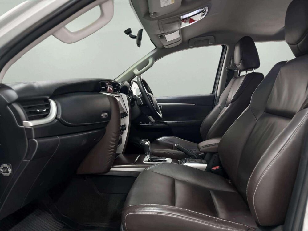 2017 TOYOTA FORTUNER 2.4 V  [1D0121] - 6