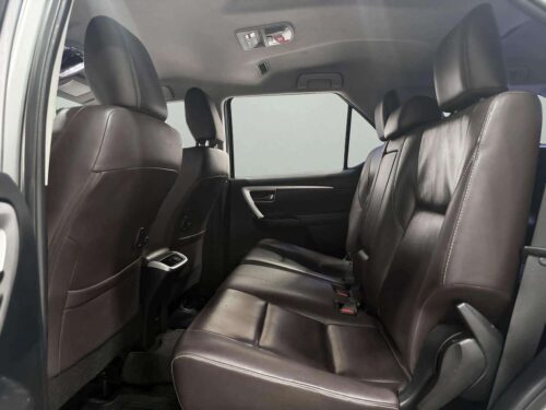2017-toyota-fortuner-2-4-v-1d0121-slide-thumbnail-6