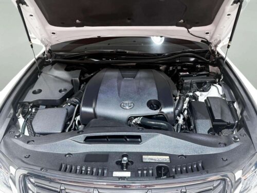 2013-toyota-crown-2-5-royal-saloon-1p2935v-slide-thumbnail-8