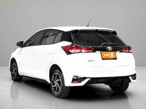 2022-toyota-yaris-1-2-sport-1c0137-slide-thumbnail-2