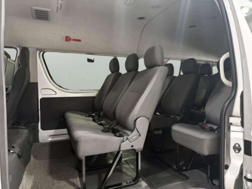 2019-toyota-commuter-3-0-d4d-1p2961-slide-thumbnail-6