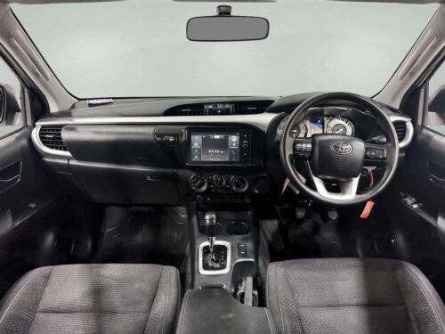 2022-toyota-hilux-revo-2-4-prerunner-entry-smart-cab-1p2963-slide-thumbnail-4