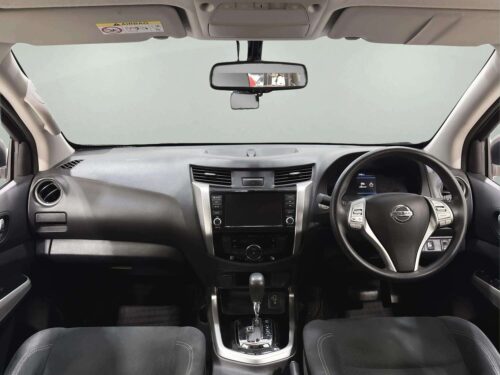 2020-nissan-np300-navara-2-5-calibre-v-double-cab-1t0071-slide-thumbnail-4
