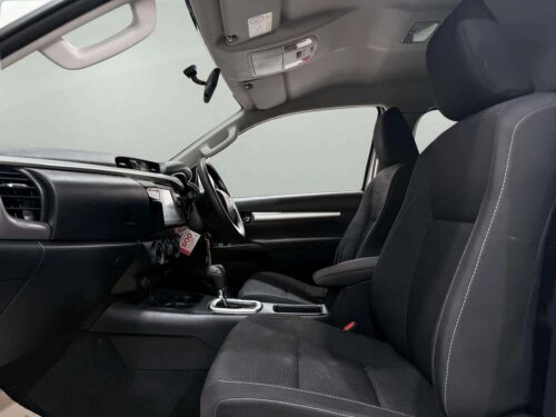 2022-toyota-hilux-revo-2-4-prerunner-entry-smart-cab-1p2963-slide-thumbnail-5