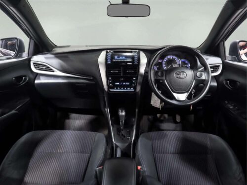 2018-toyota-yaris-1-2-e-1c0148-slide-thumbnail-6