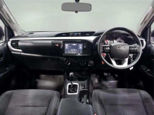 2021-toyota-hilux-revo-2-4-prerunner-entry-smart-cab-1c0143-slide-thumbnail-6