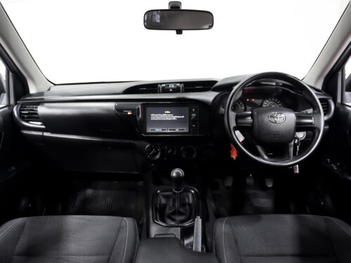2023-toyota-hilux-revo-2-4-z-edition-entry-smart-cab-1p3029-slide-thumbnail-7