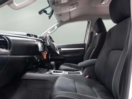2021-toyota-hilux-revo-2-4-prerunner-entry-double-cab-1p3017-slide-thumbnail-7