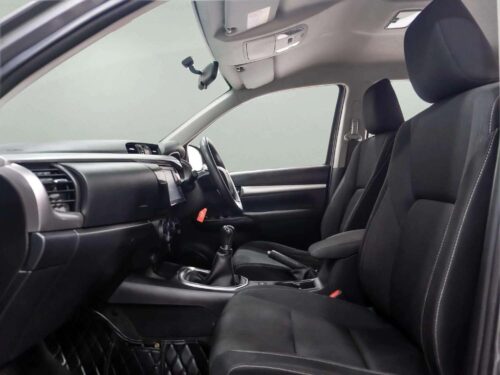 2022-toyota-hilux-revo-2-4-z-edition-mid-double-cab-1a0115-slide-thumbnail-7