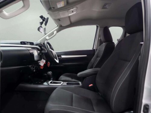 2021-toyota-hilux-revo-2-4-prerunner-entry-smart-cab-1c0141-slide-thumbnail-7