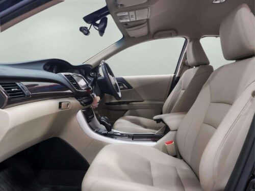 2019-honda-accord-2-0-hybrid-1s1445v-slide-thumbnail-5